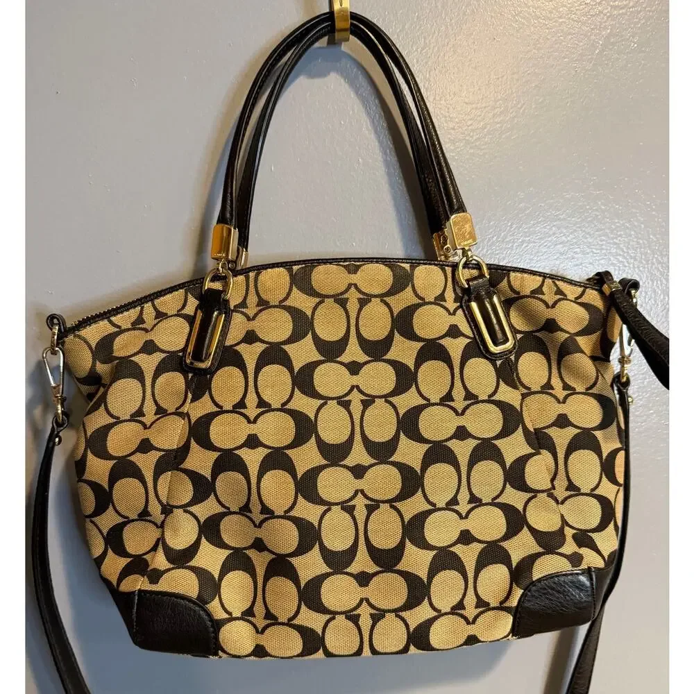 EUC Coach SIgnature Kelsey Satchel and Wallet